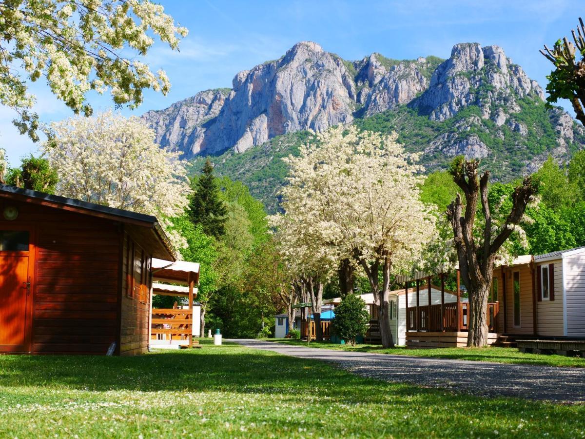 Camping Pays De Beille Les Cabannes  Luaran gambar